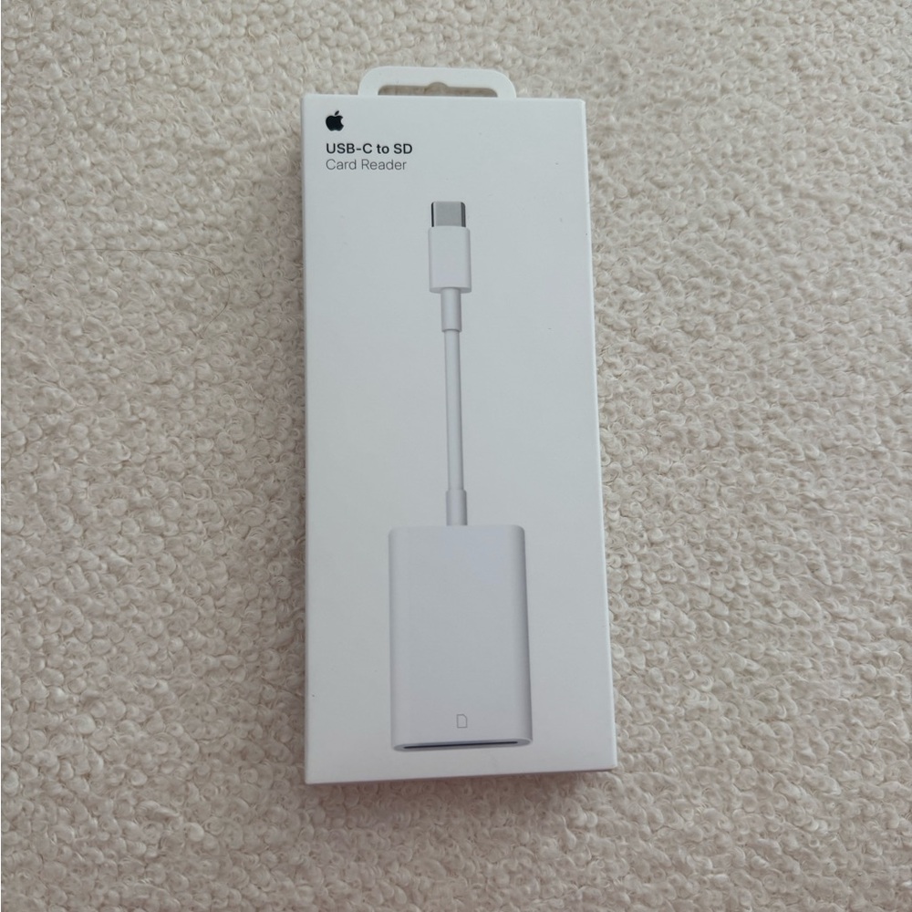 Apple White USB-C to SD Card Adapter